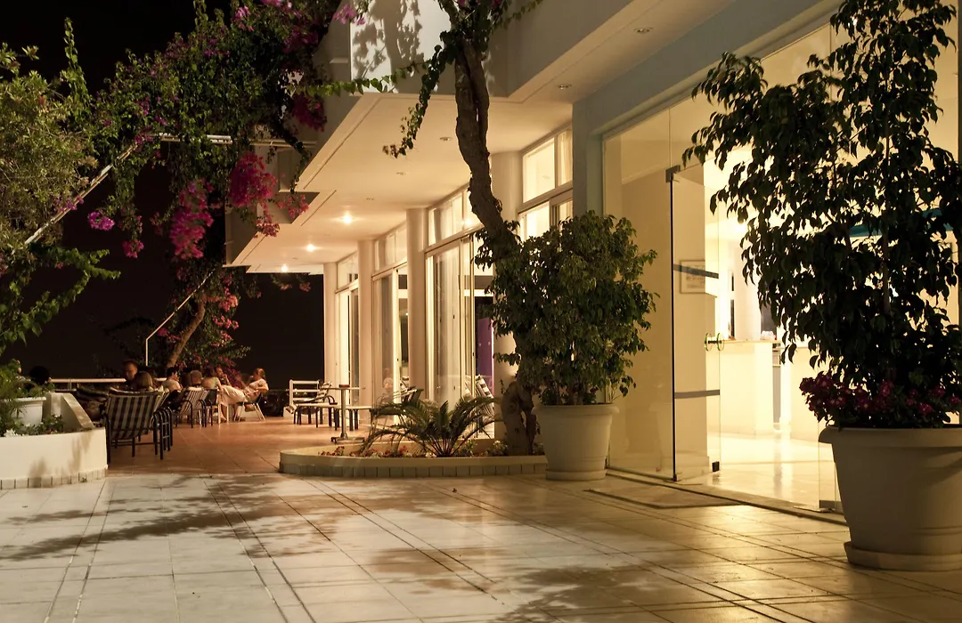 Iris Hotel-1
